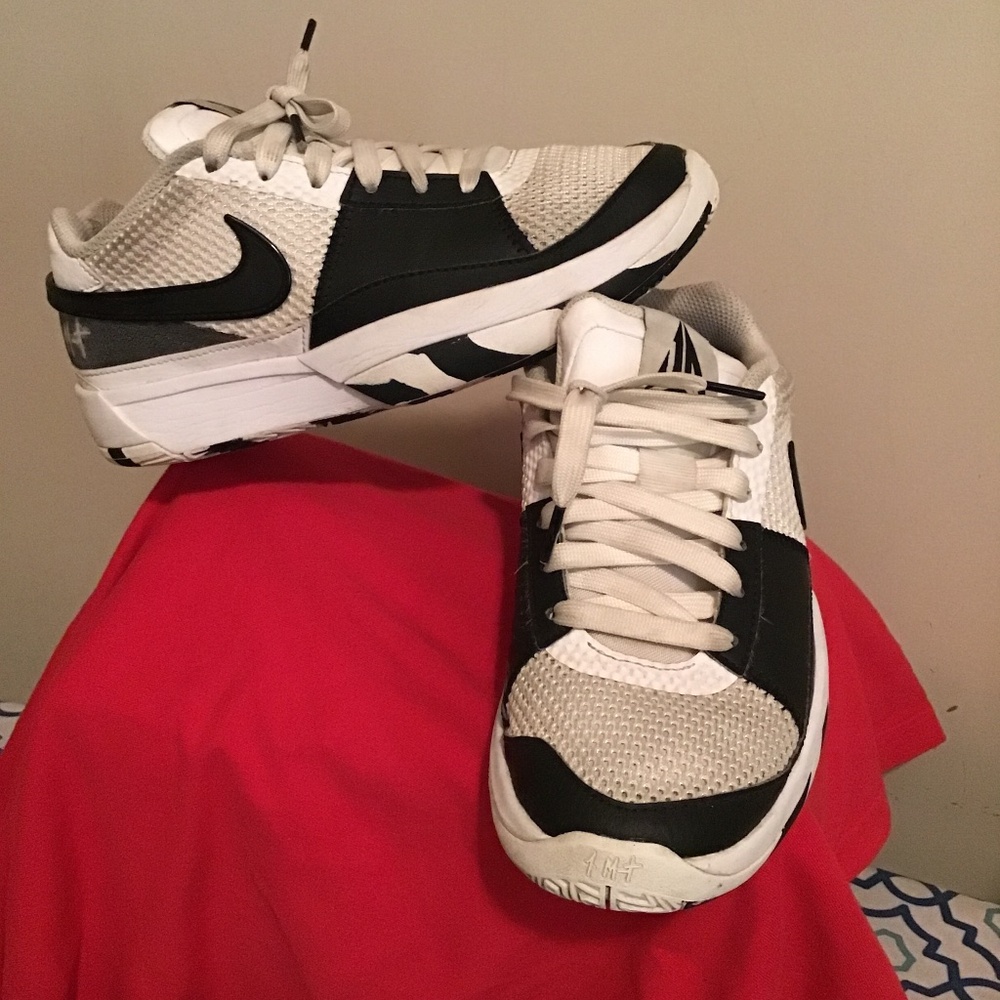 🔥NIKE’S, Ja Morant, unisex, size 4.5Y, great pre-owned condition